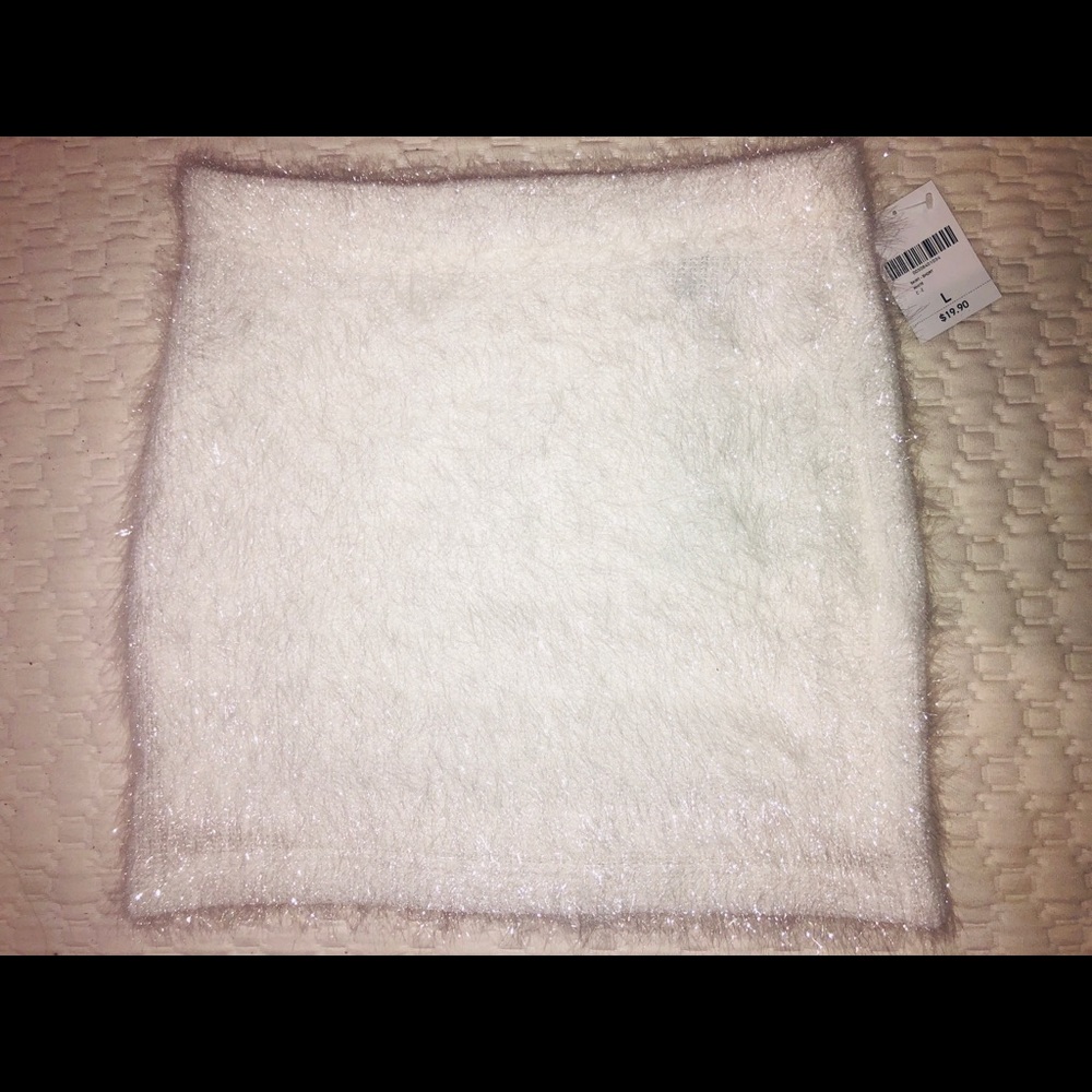 BRAND NEW, White fuzzy skirt